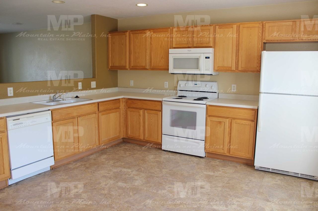 303 Plowman Ct - Photo 4 of 16