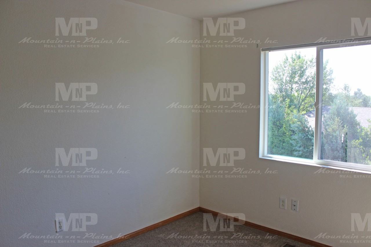 303 Plowman Ct - Photo 6 of 16