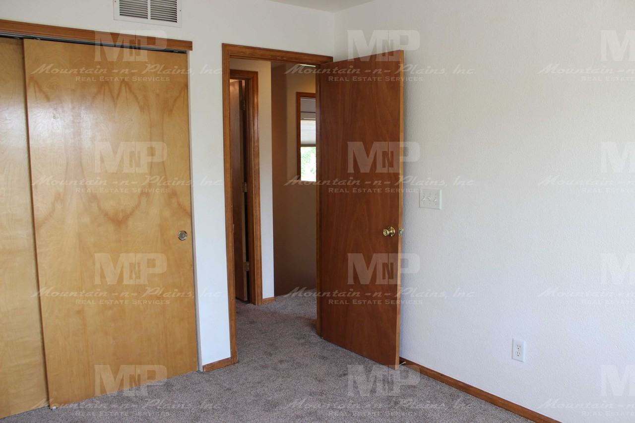 303 Plowman Ct - Photo 7 of 16