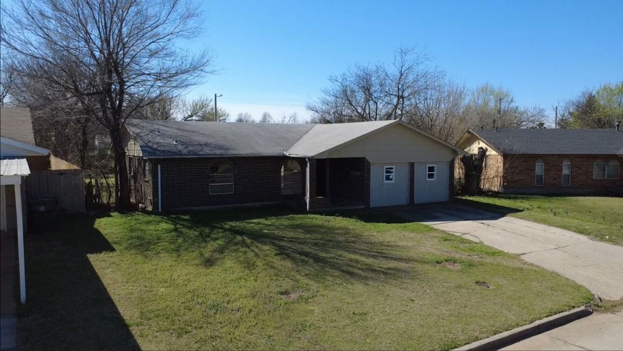 9816 Ne 5th St - Photo 2 of 34