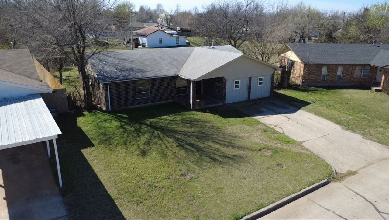 9816 Ne 5th St - Photo 3 of 34