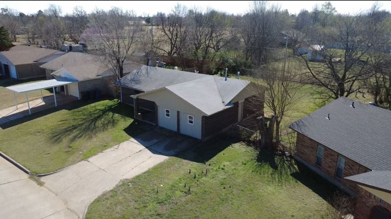 9816 Ne 5th St - Photo 5 of 34