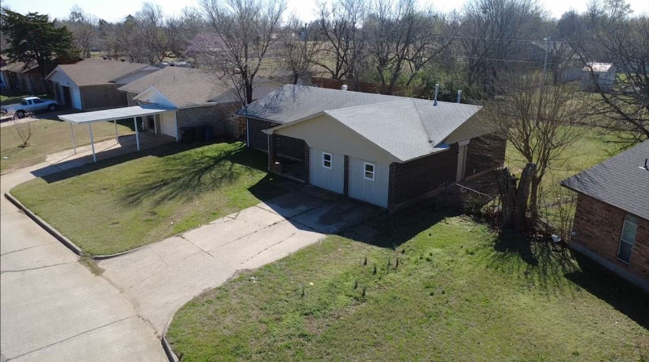 9816 Ne 5th St - Photo 6 of 34