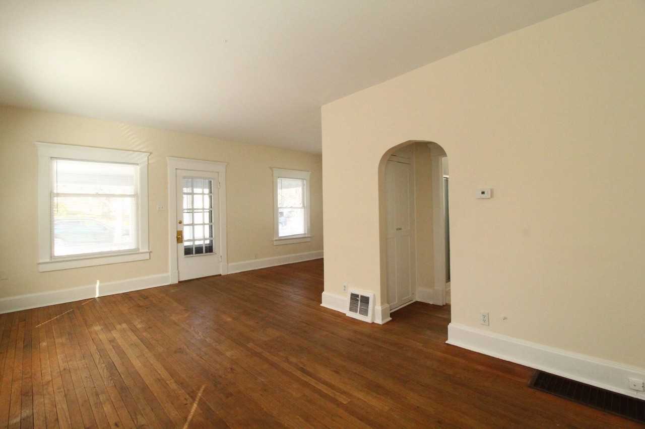 4339 Fairmount Ave - Photo 4 of 11