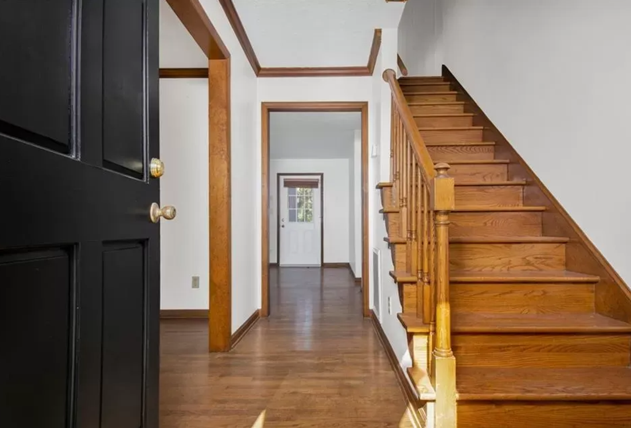 225 Woodglen Dr - Photo 2 of 31