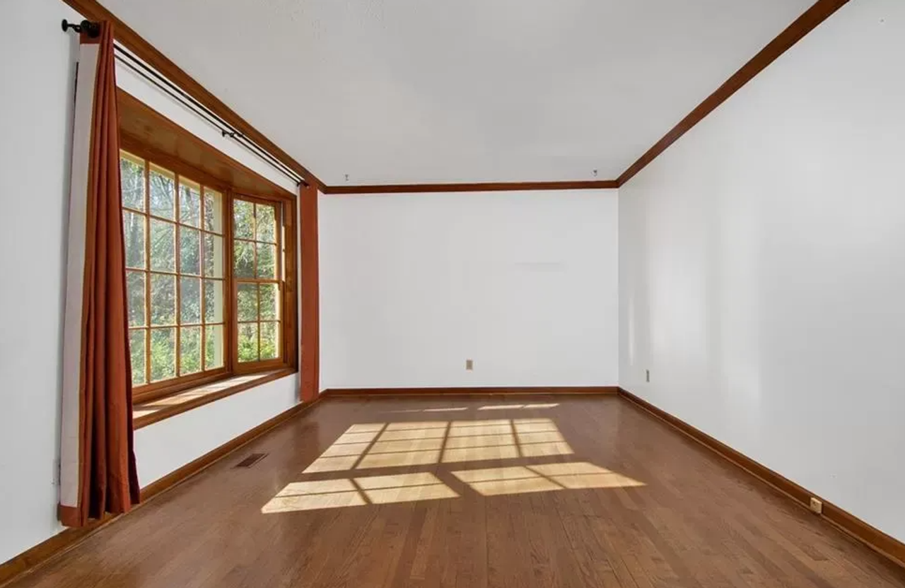 225 Woodglen Dr - Photo 3 of 31