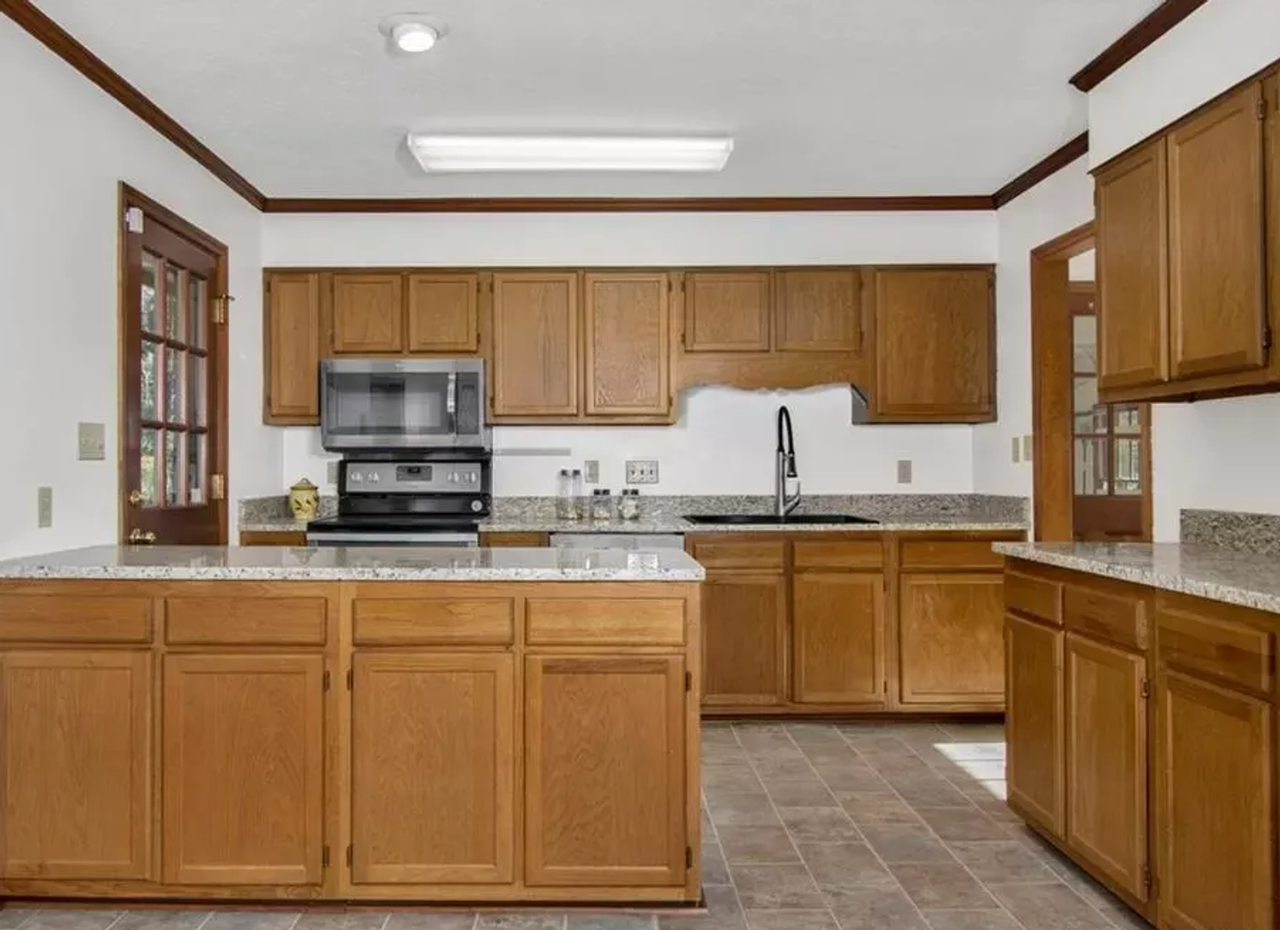 225 Woodglen Dr - Photo 5 of 31