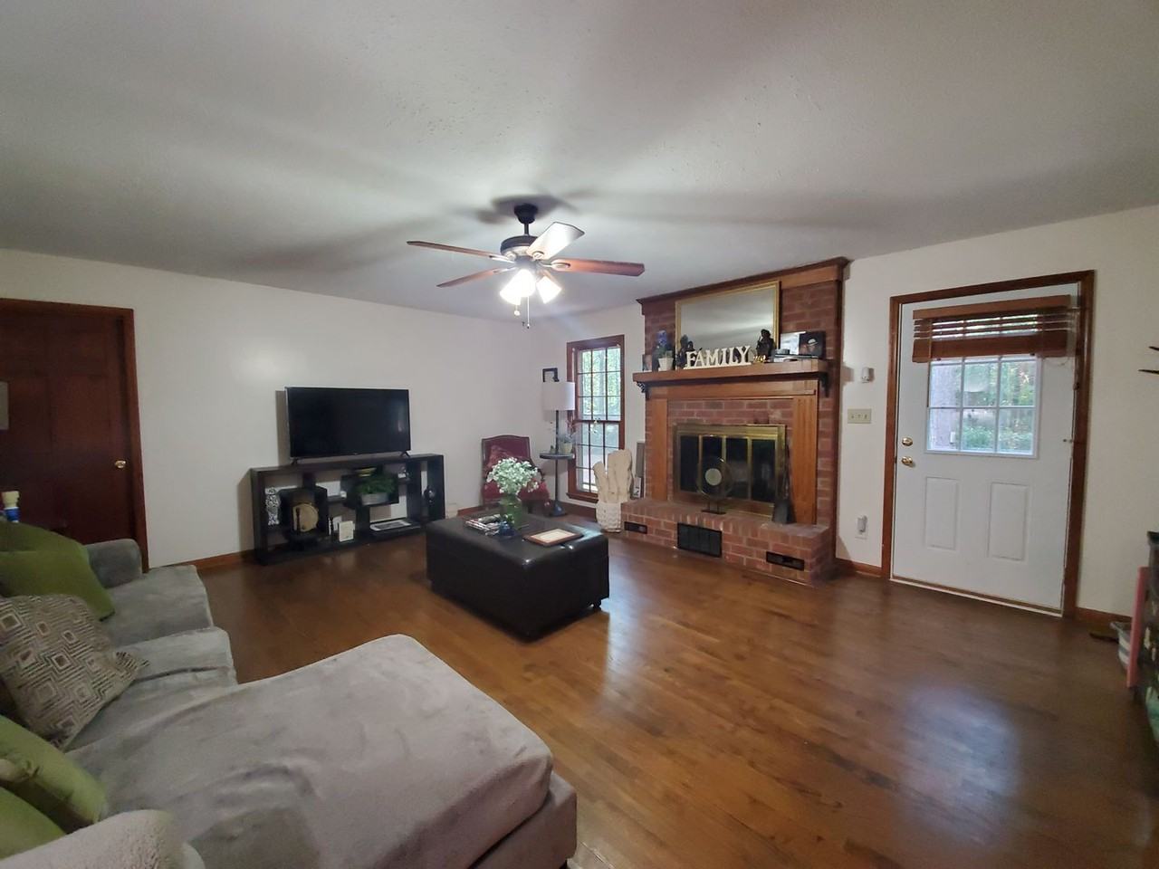 225 Woodglen Dr - Photo 7 of 31