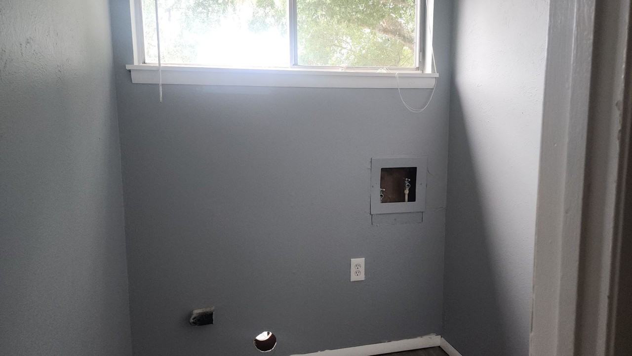 1818 Warringwood Dr - Photo 6 of 17