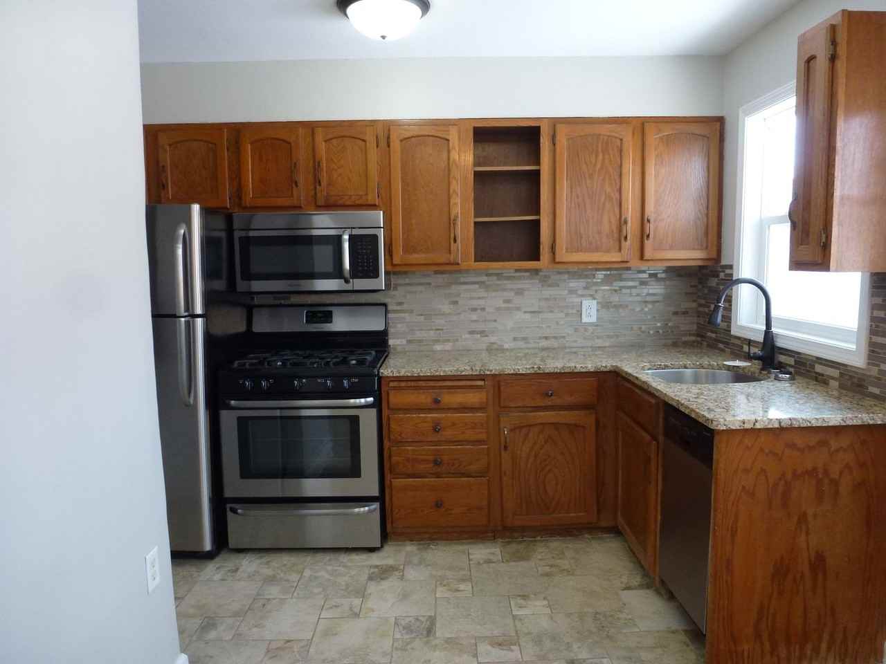 1179 Saint Paul Ave - Photo 5 of 15