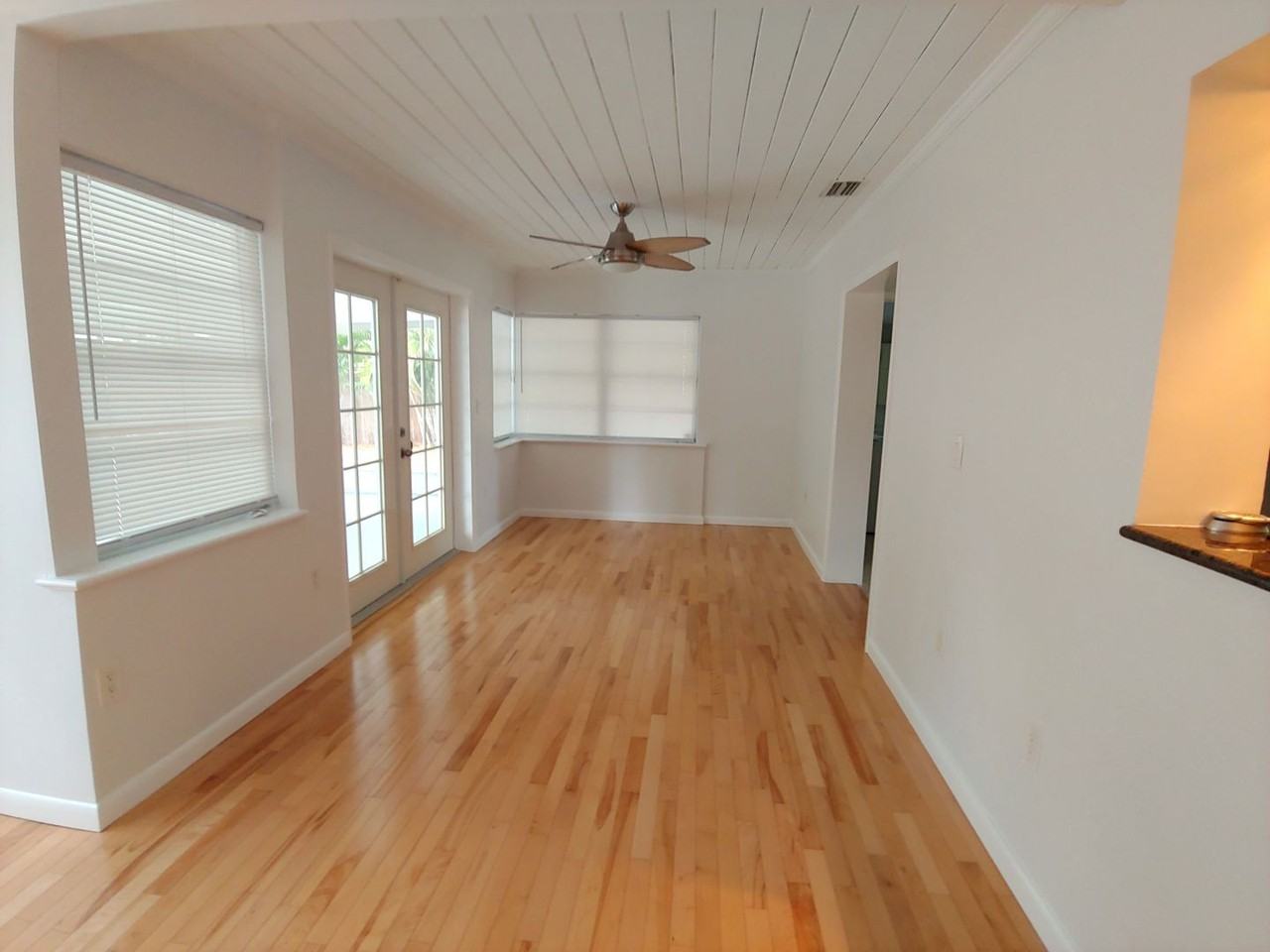 5015 Eastchester Dr - Photo 3 of 31