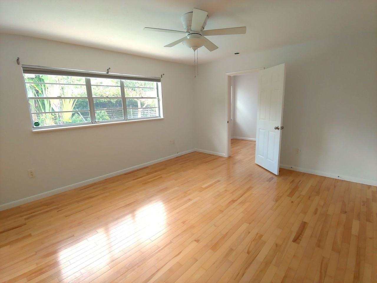 5015 Eastchester Dr - Photo 6 of 31