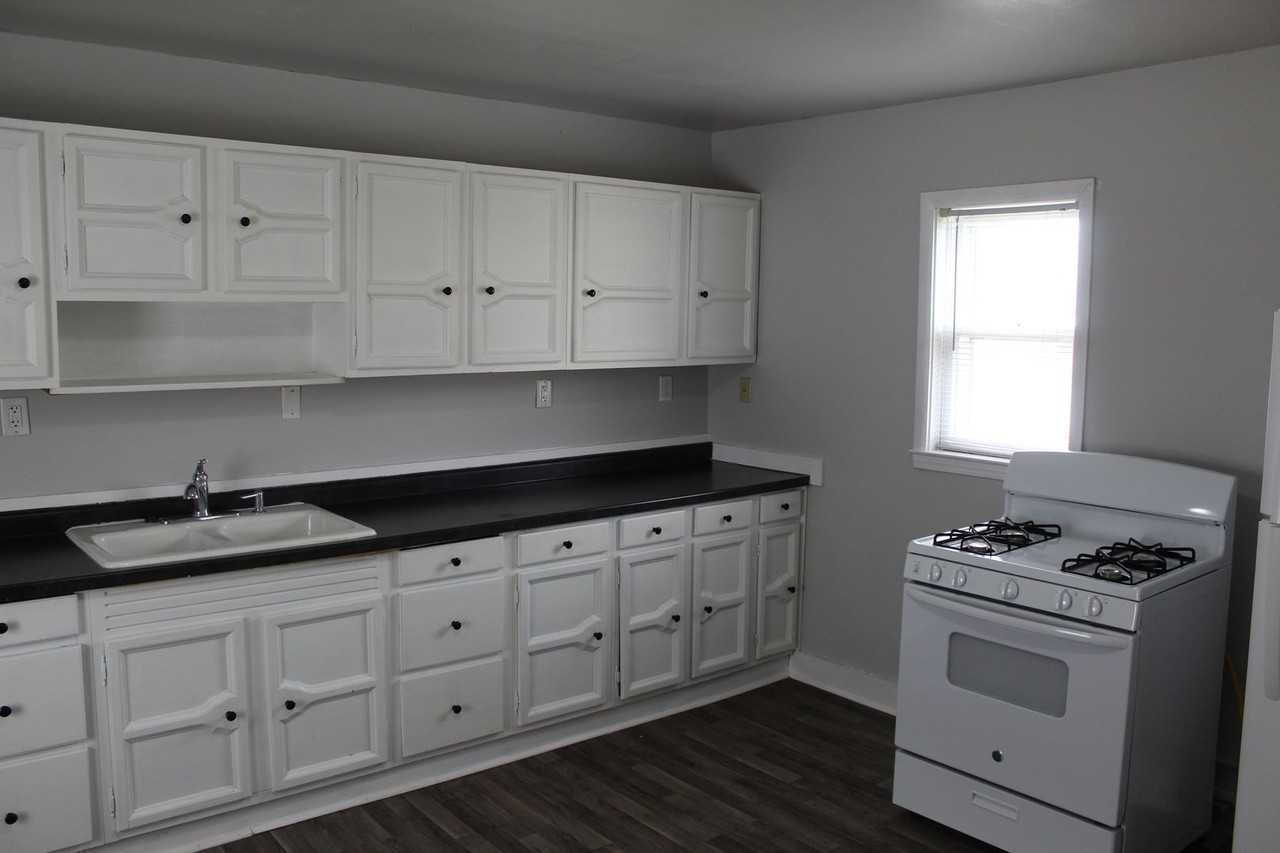 103 S Main St #A - Photo 4 of 13