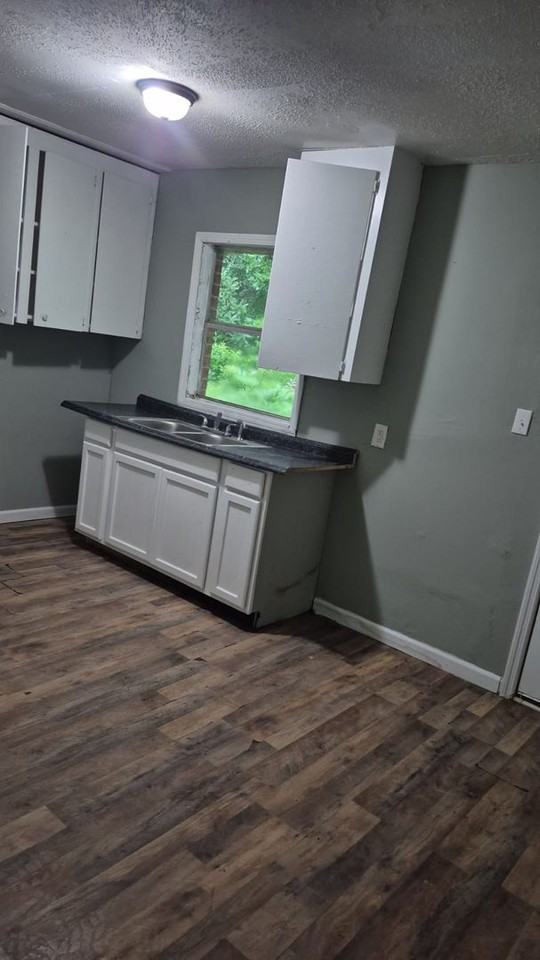 311 W Thomas Ct - Photo 2 of 4