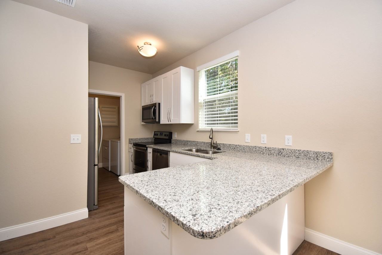 2610 Sw 35th Pl #20 - Photo 4 of 16