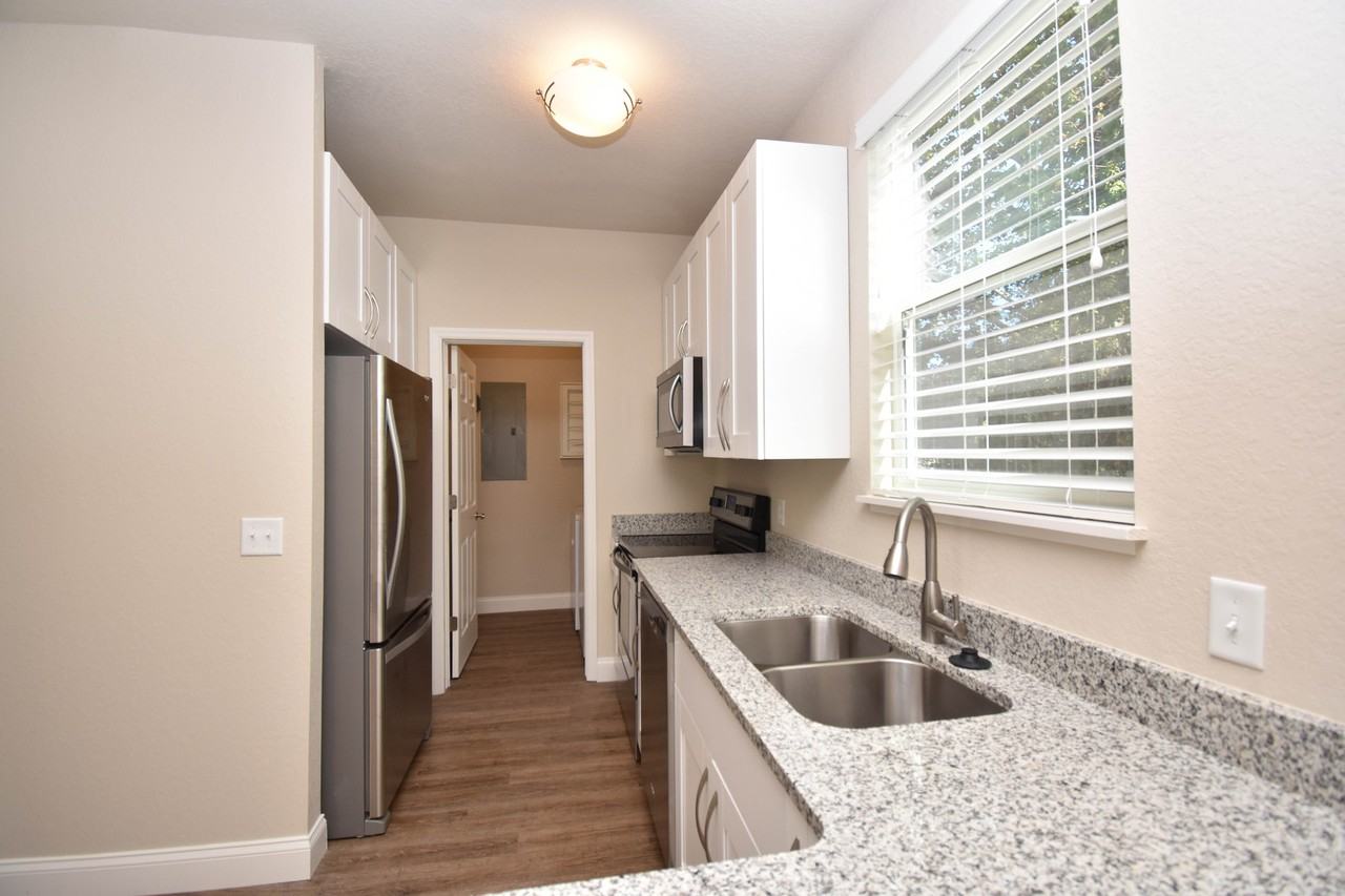 2610 Sw 35th Pl #20 - Photo 5 of 16