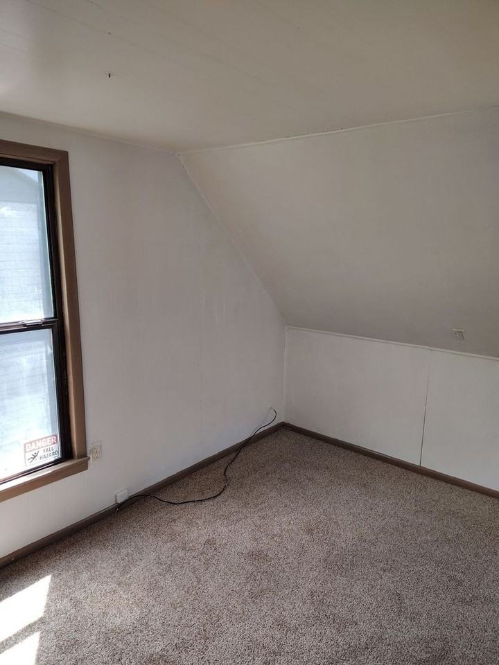 365 Se Pitzer St - Photo 4 of 33