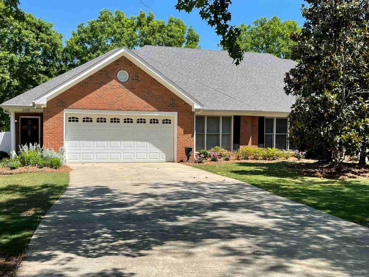 2209 Clairmont Cir - Photo 2 of 18