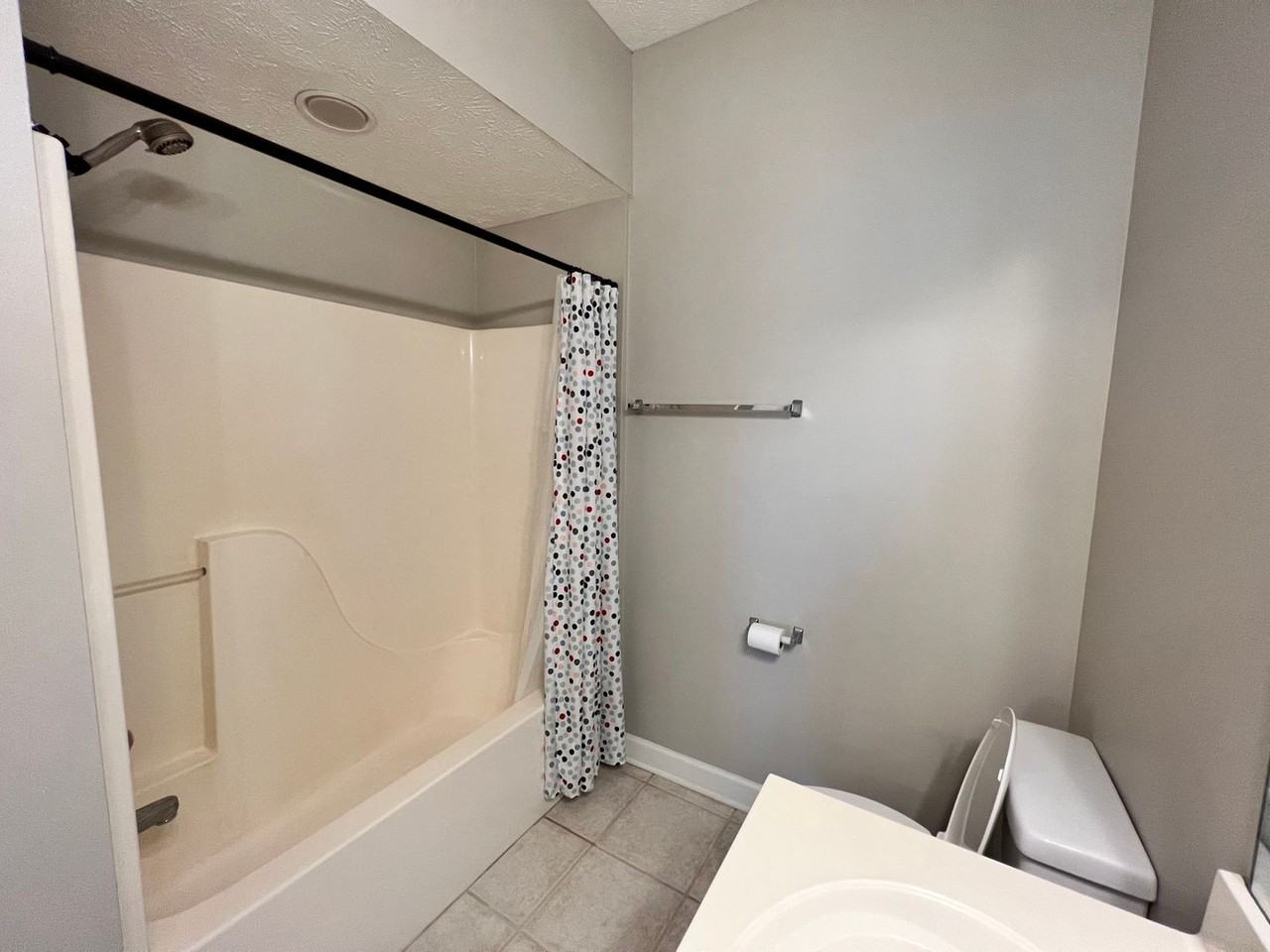 2209 Clairmont Cir - Photo 5 of 18