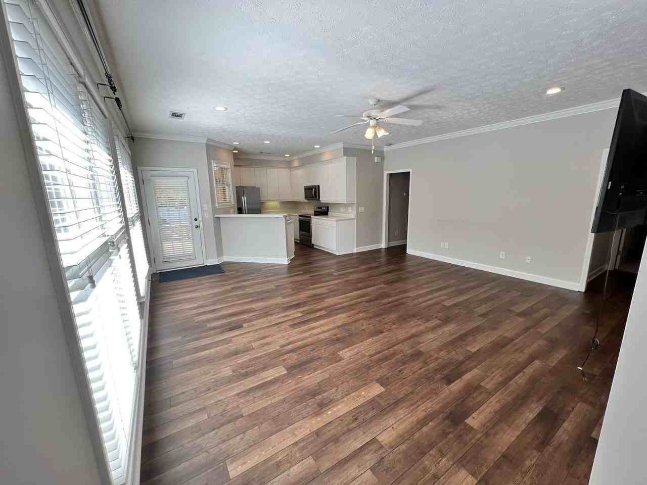 2209 Clairmont Cir - Photo 7 of 18