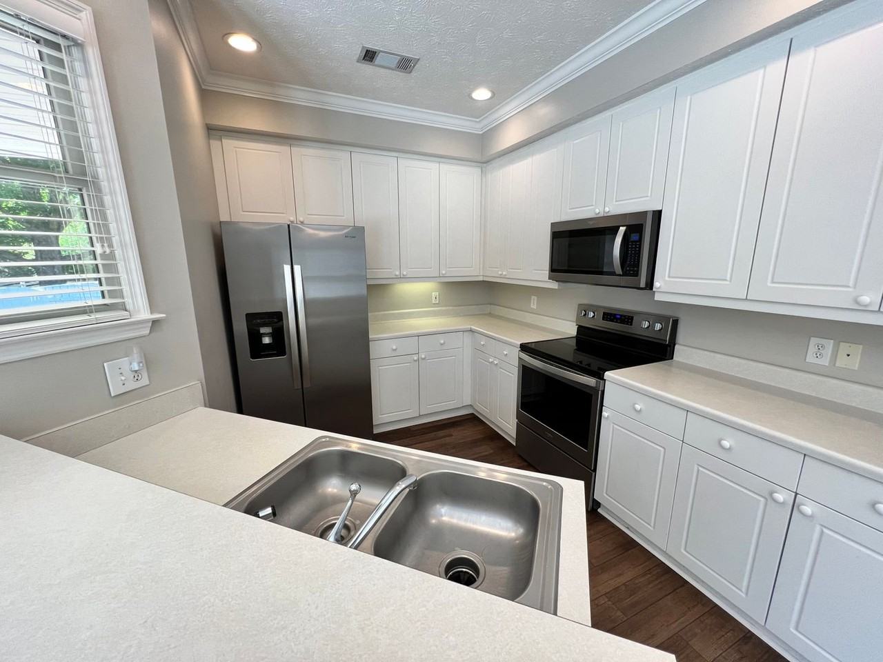 2209 Clairmont Cir - Photo 7 of 19