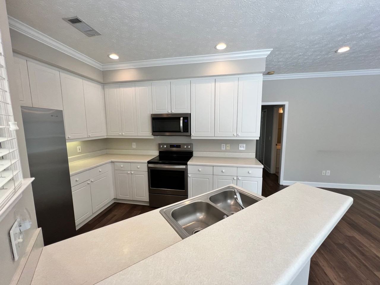 2209 Clairmont Cir - Photo 6 of 19