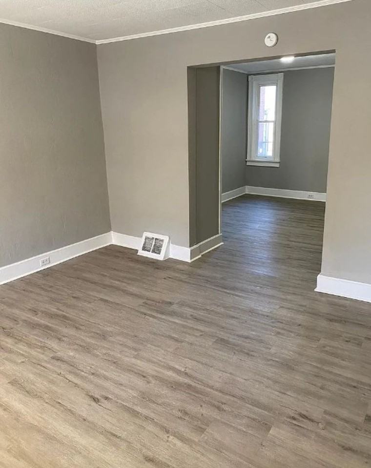 1419 W King St - Photo 2 of 20