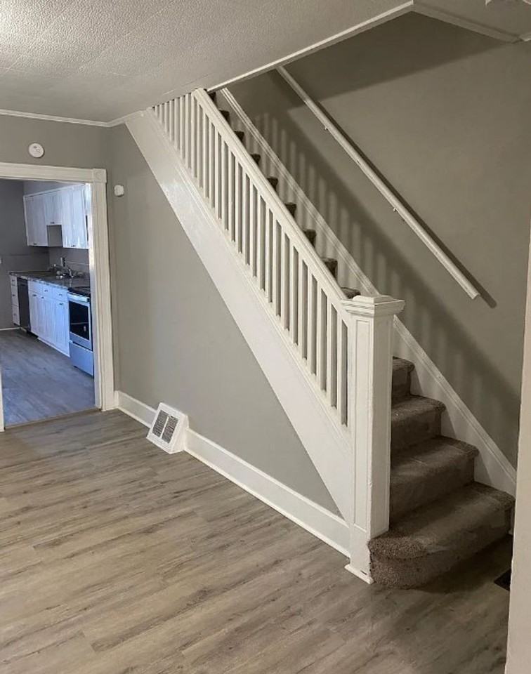 1419 W King St - Photo 3 of 20