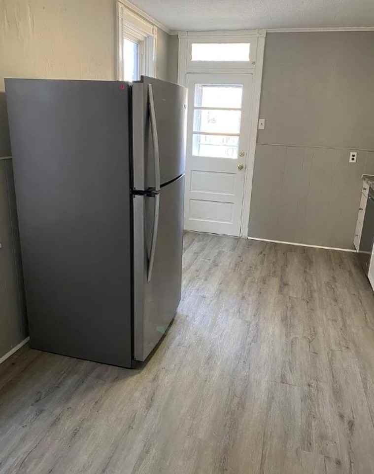 1419 W King St - Photo 4 of 20