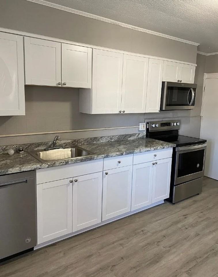 1419 W King St - Photo 5 of 20