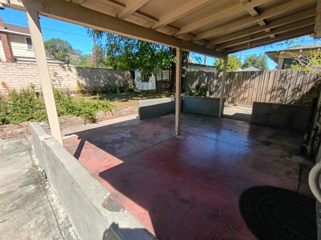 4075 Pine St - Photo 3 of 13