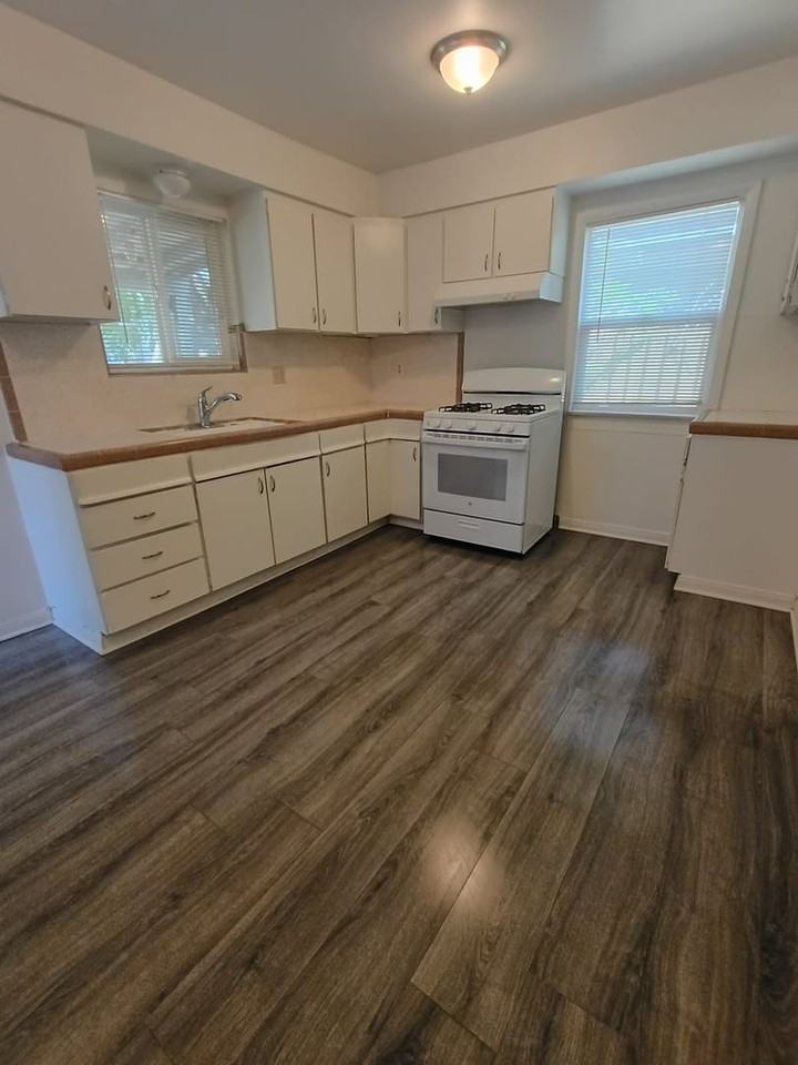 4075 Pine St - Photo 5 of 13