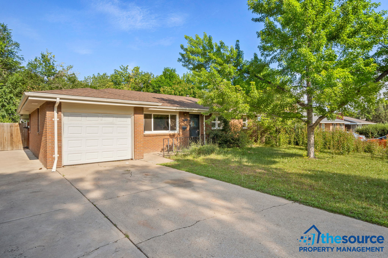 1021 Cragmore Dr - Photo 2 of 20