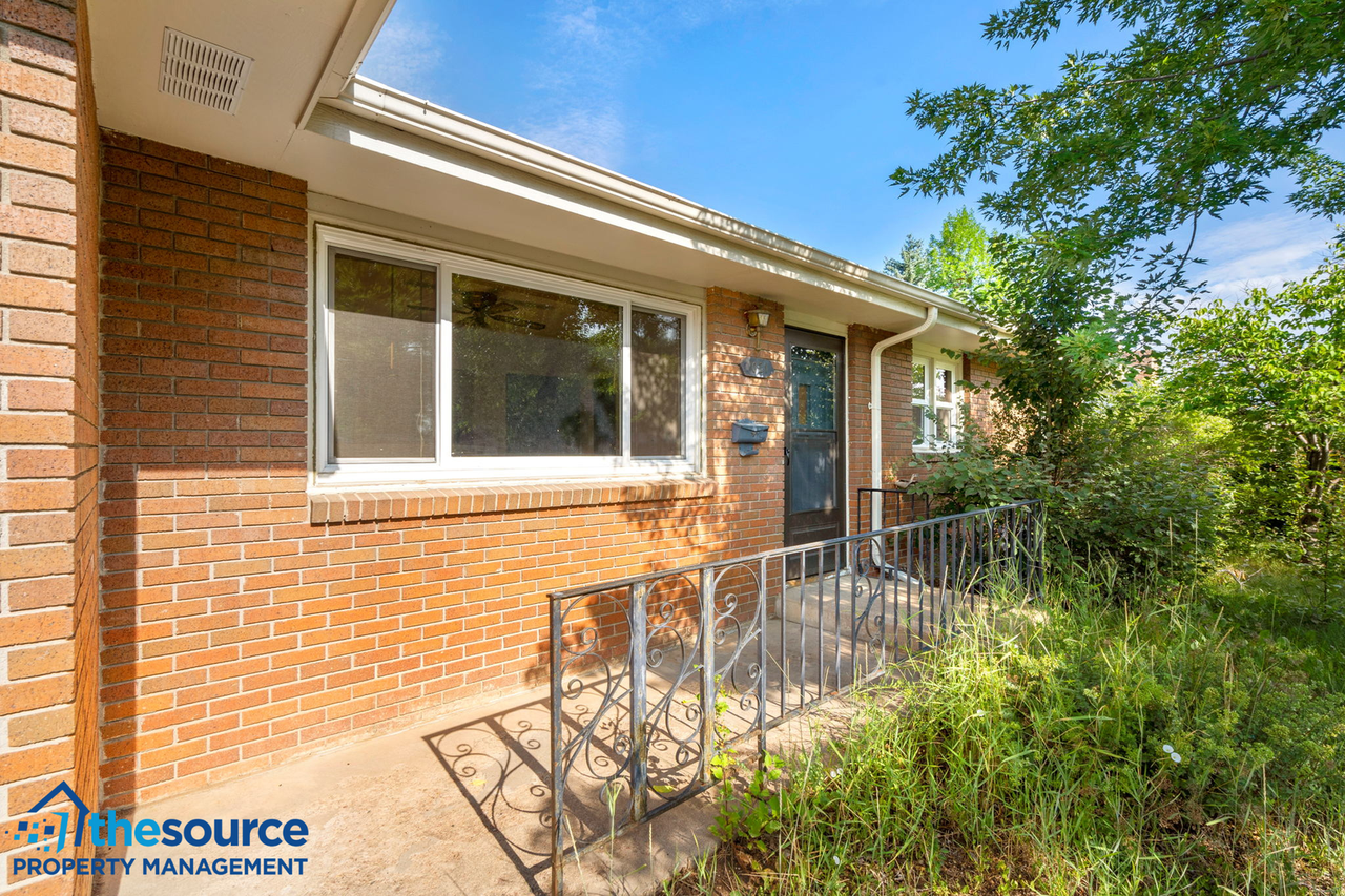 1021 Cragmore Dr - Photo 3 of 20