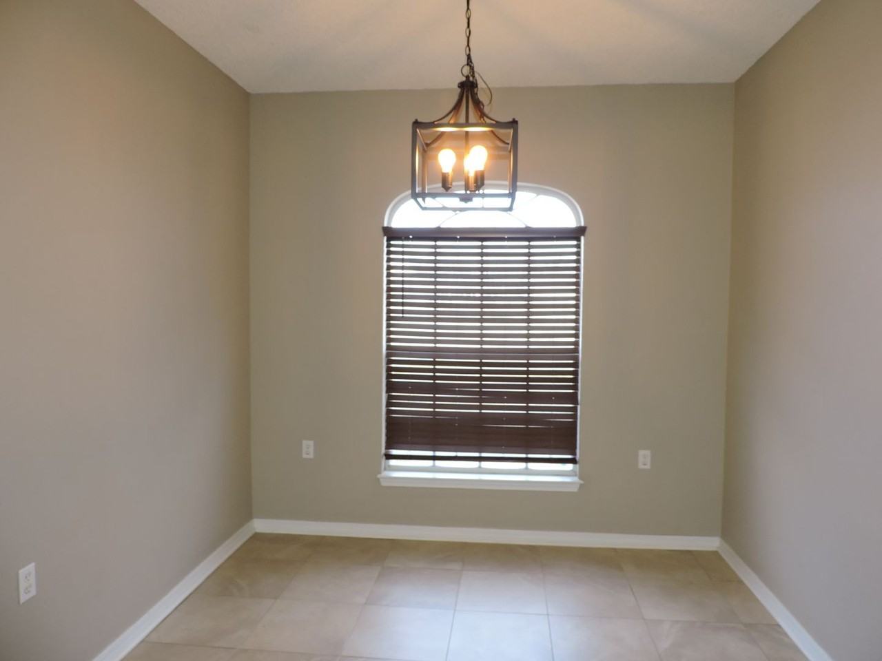 1489 Newcastle Way - Photo 4 of 28