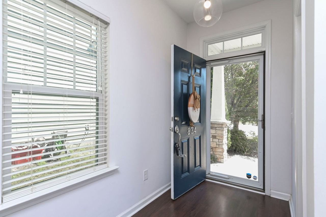 834 Parnell Ct - Photo 4 of 34