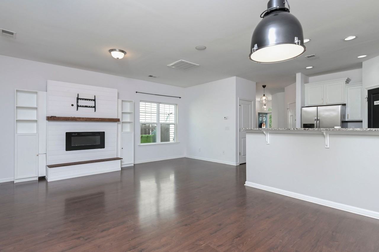 834 Parnell Ct - Photo 7 of 34