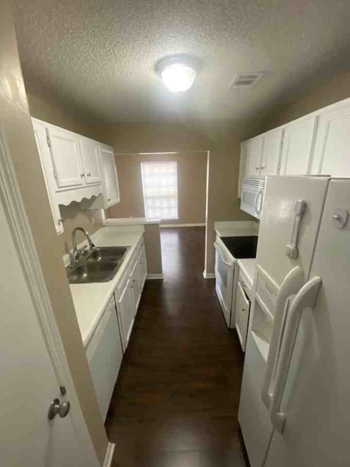 6227 Crest Green Rd - Photo 5 of 21