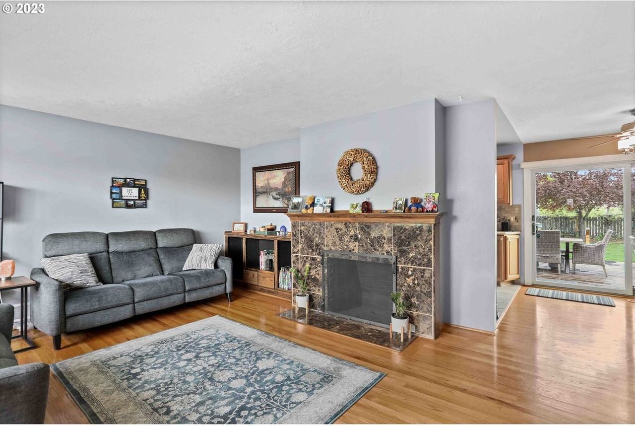 618 E 20th St - Photo 2 of 26