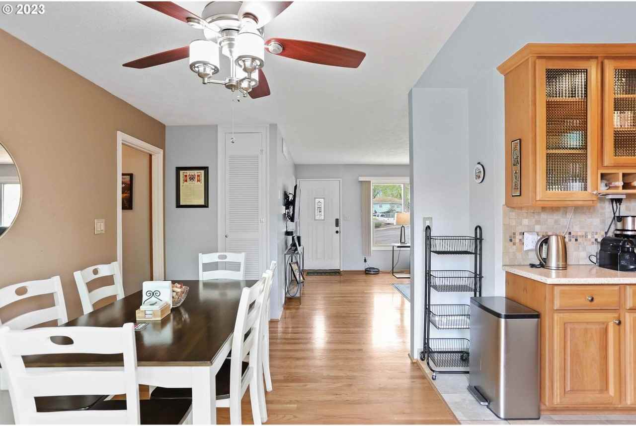 618 E 20th St - Photo 4 of 26