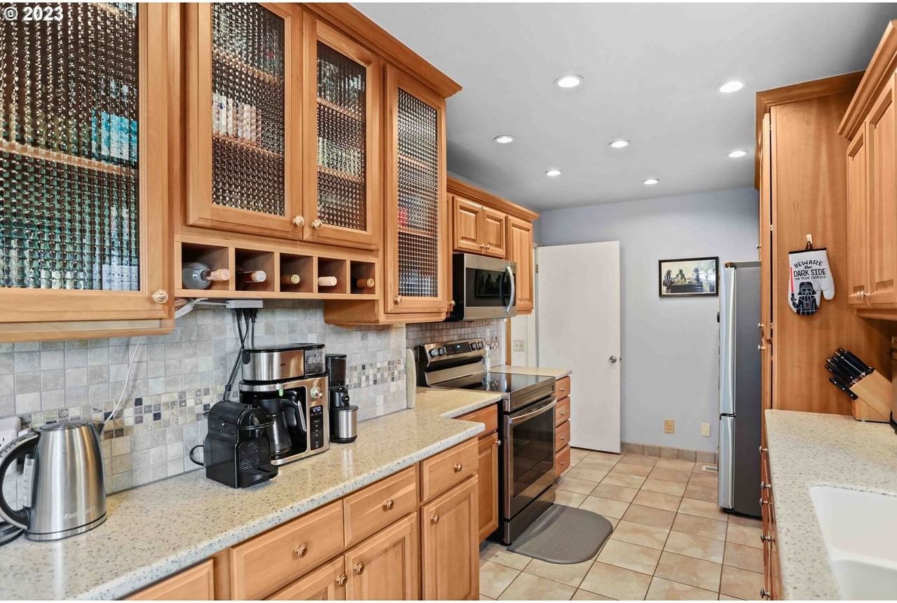 618 E 20th St - Photo 6 of 26