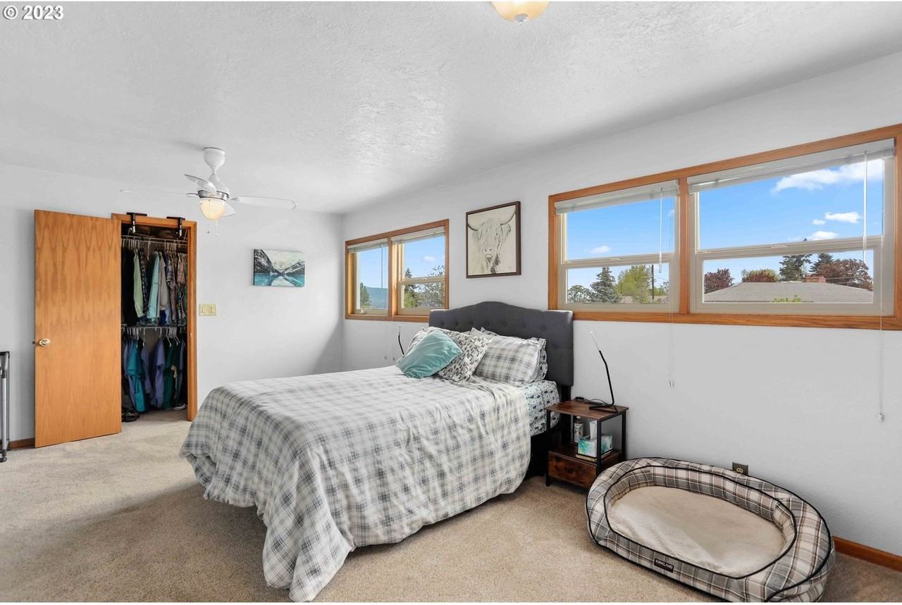 618 E 20th St - Photo 7 of 26