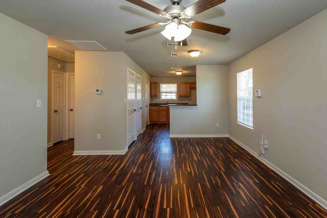 1834 Roberts St - Photo 4 of 28