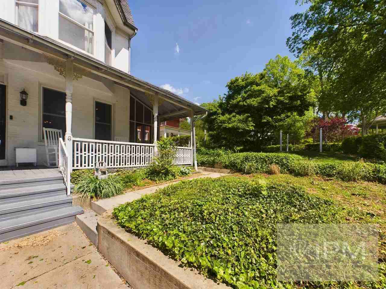 423 Lincoln St - Photo 2 of 33