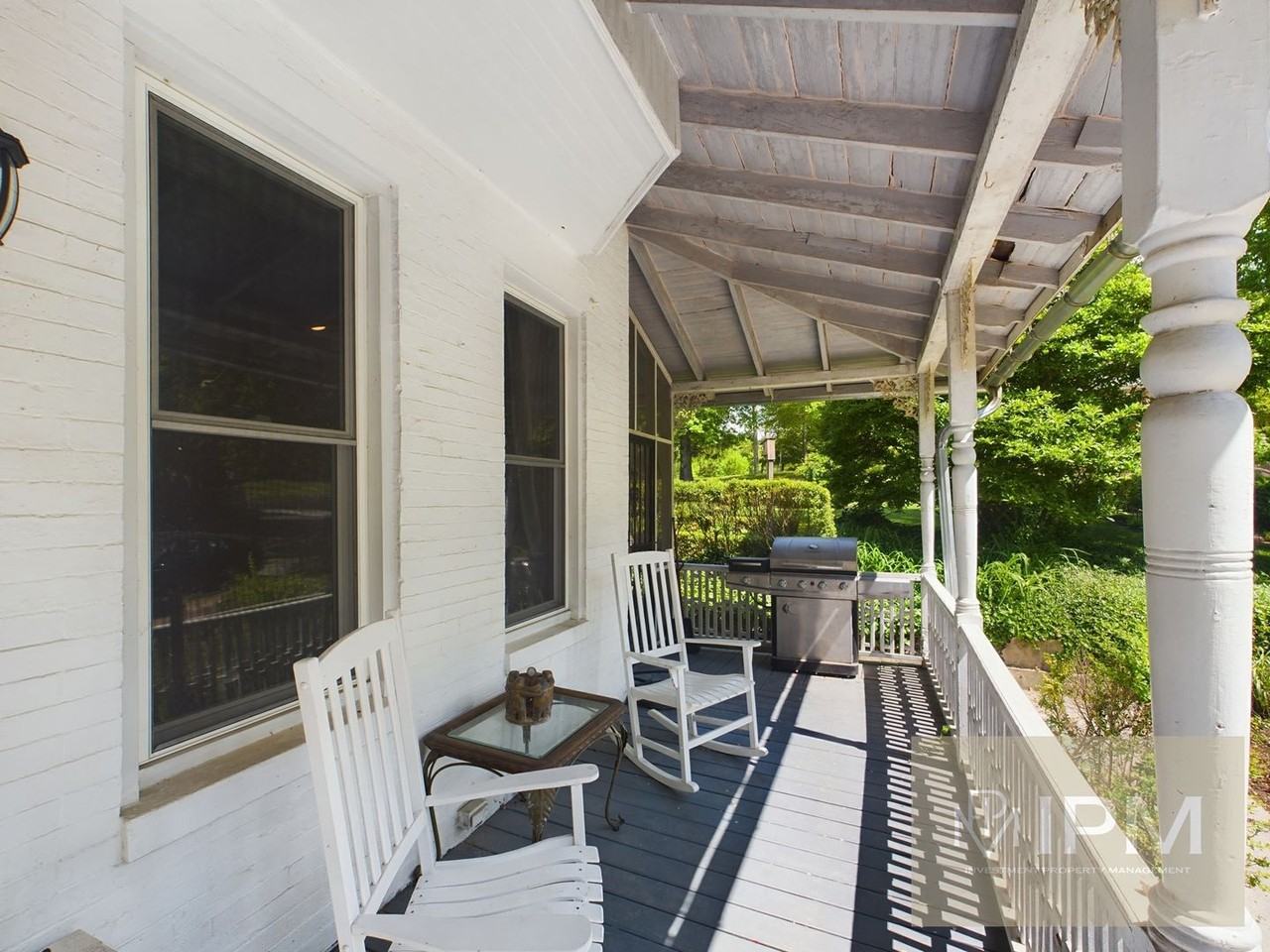 423 Lincoln St - Photo 4 of 33