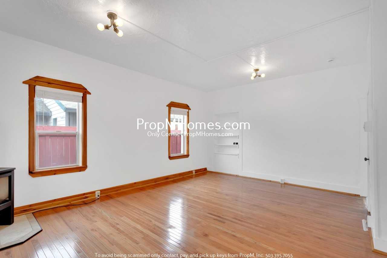 115 W Clarendon St - Photo 3 of 25