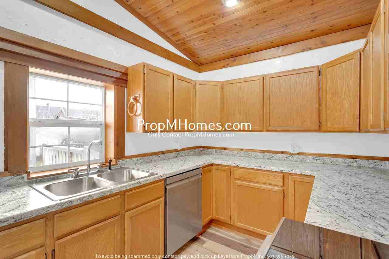 115 W Clarendon St - Photo 6 of 25