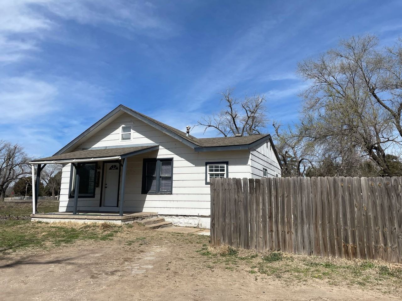 2206 W Nickerson Blvd - Photo 2 of 18