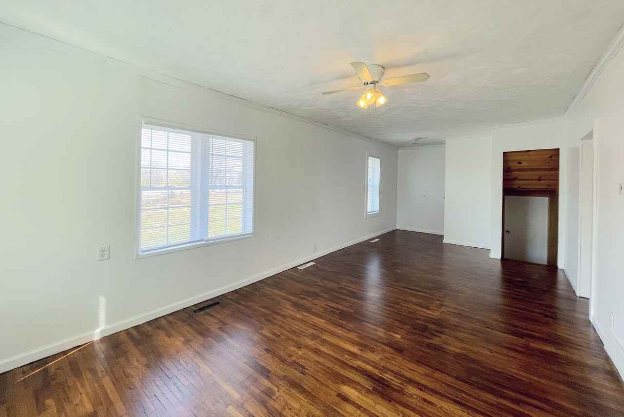 2206 W Nickerson Blvd - Photo 3 of 18