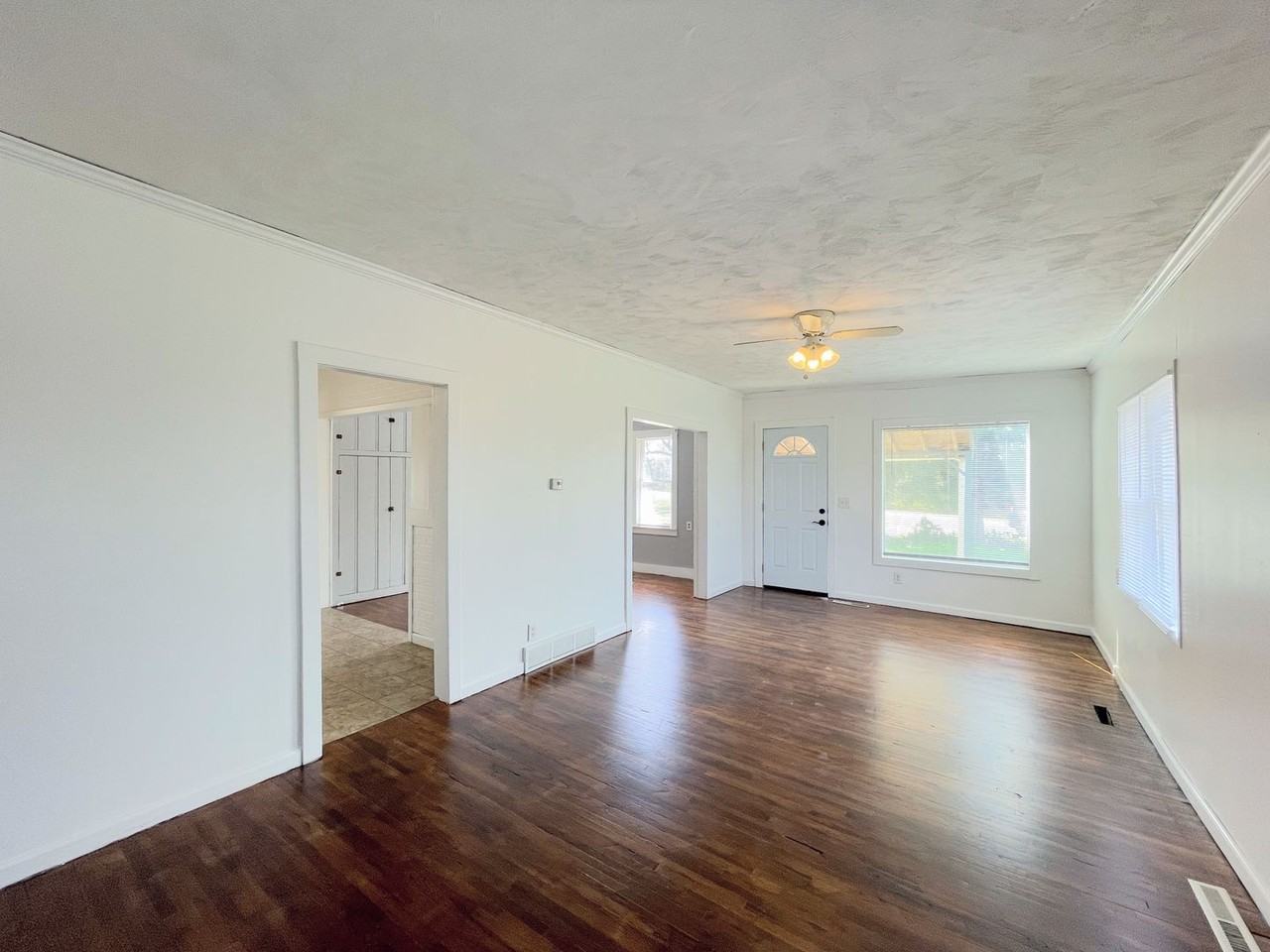 2206 W Nickerson Blvd - Photo 4 of 18